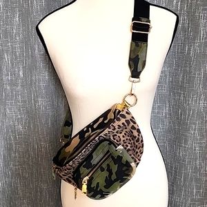 Steve Madden Messenger bag